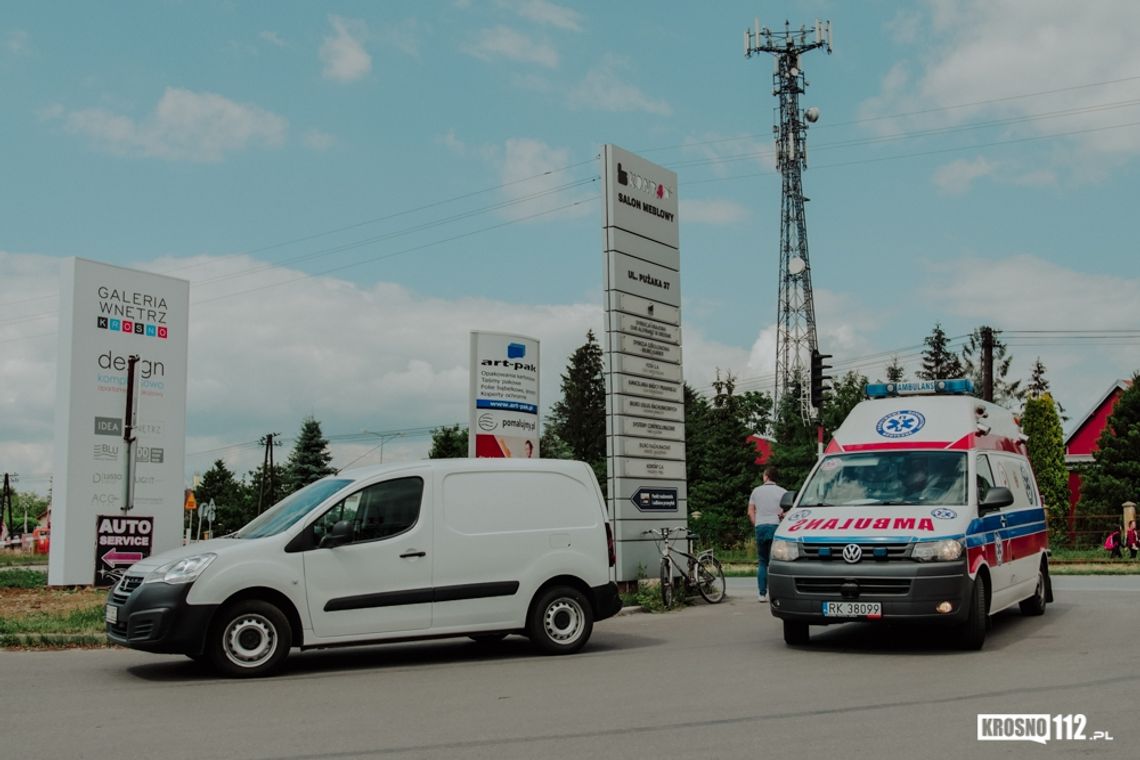 KROSNO: 76-letni rowerzysta poszkodowany po zderzeniu z Peugeotem