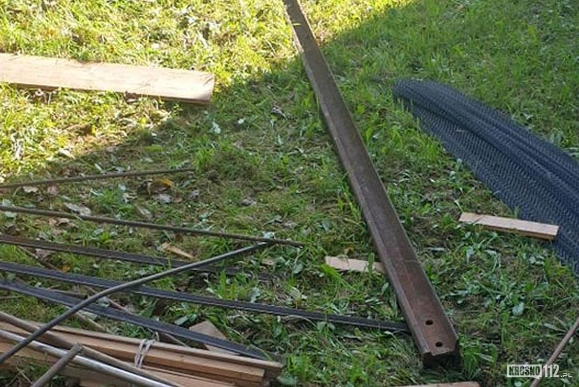 ? Krosno/Bema: Szyna przygniotła palec nastolatka. Uwolnili go strażacy