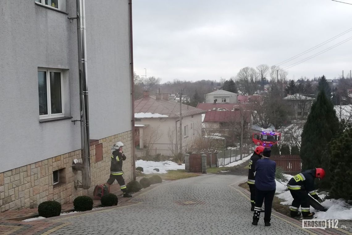 KROSNO-BIAŁOBRZEGI: Zadymienie wewnątrz budynku