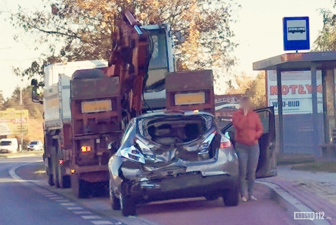 ? Krosno. Ciężarową Scanią najechał na tył Renault