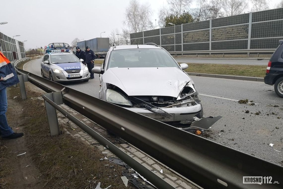 KROSNO: Ciężarówka zepchnęła forda wprost pod skodę