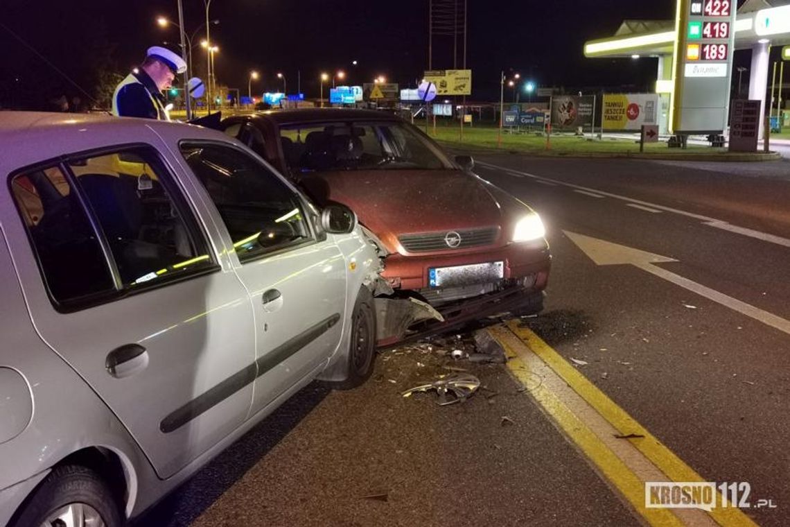 KROSNO: Czołowe zderzenie dwóch pojazdów na ulicy Podkarpackiej