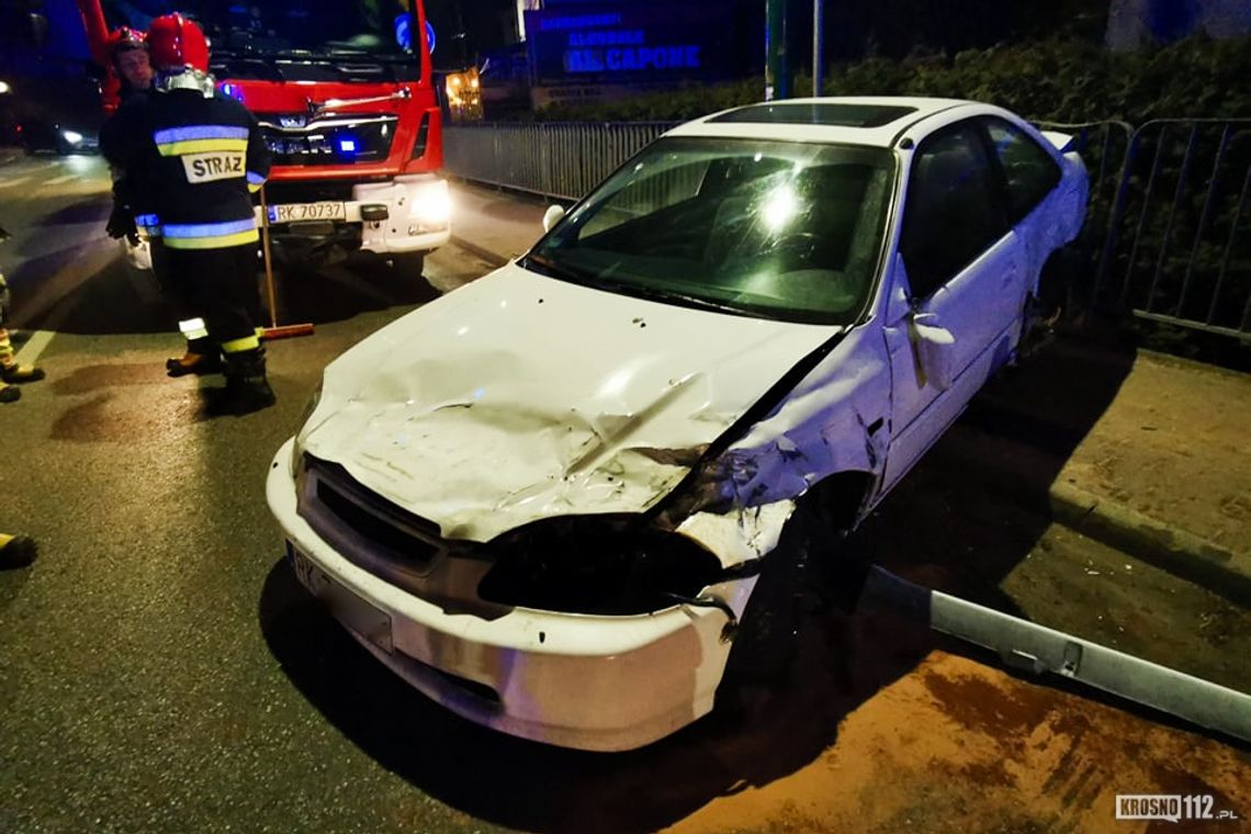 ? Krosno. Hondą wjechał w barierki przy ul. Podwale