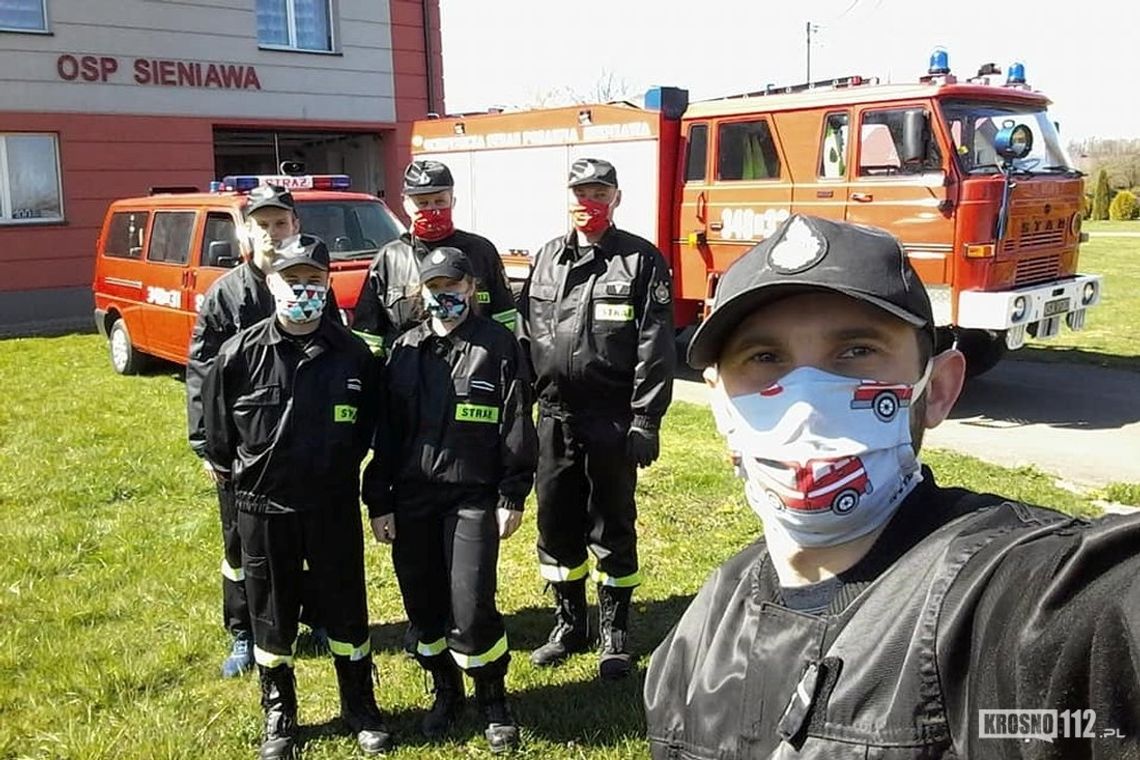 Krosno i powiat. Strażacy dostarczają maseczki ochronne mieszkańcom