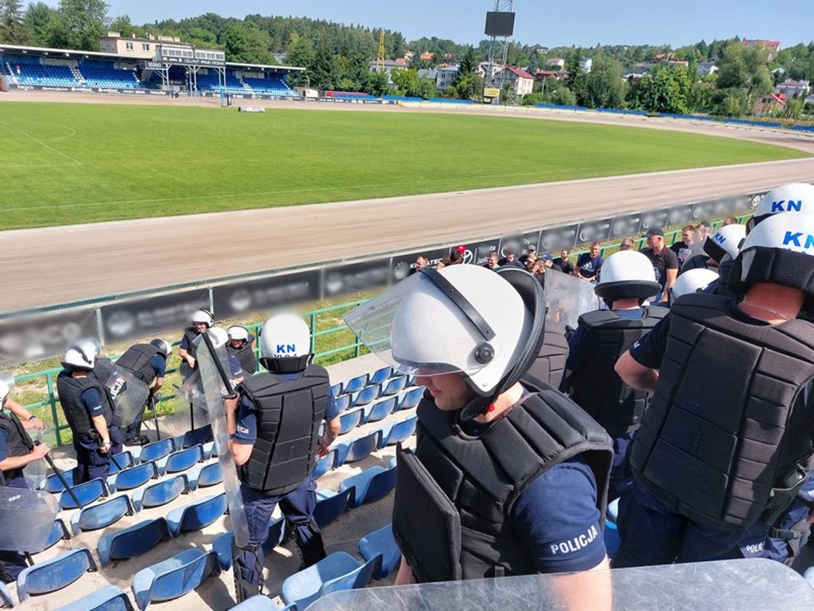 Krosno/Jedlicze. Policjanci i żołnierze ćwiczyli na wypadek zaistnienia sytuacji kryzysowej