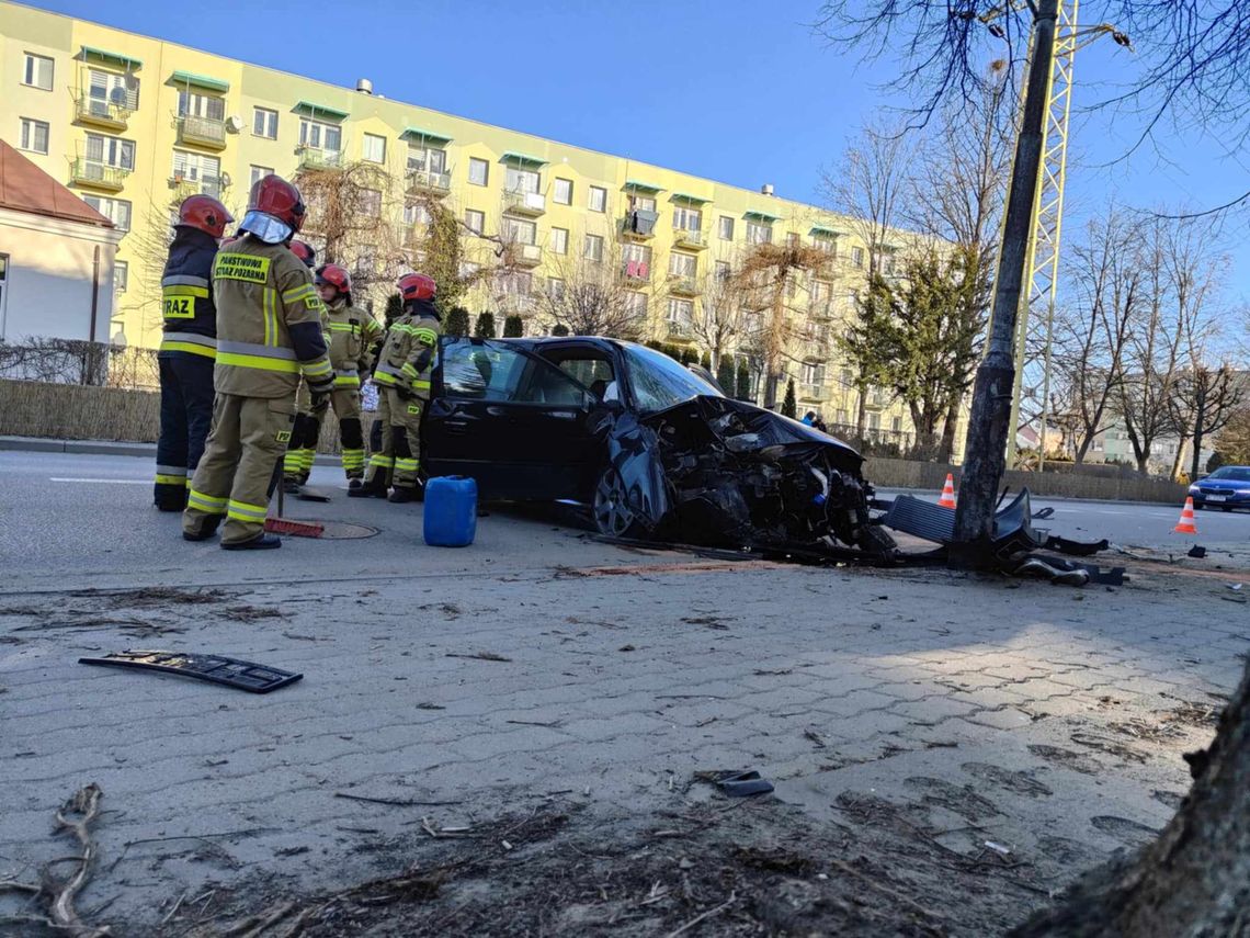 Wjechał w latarnię i uciekł z miejsca zdarzenia