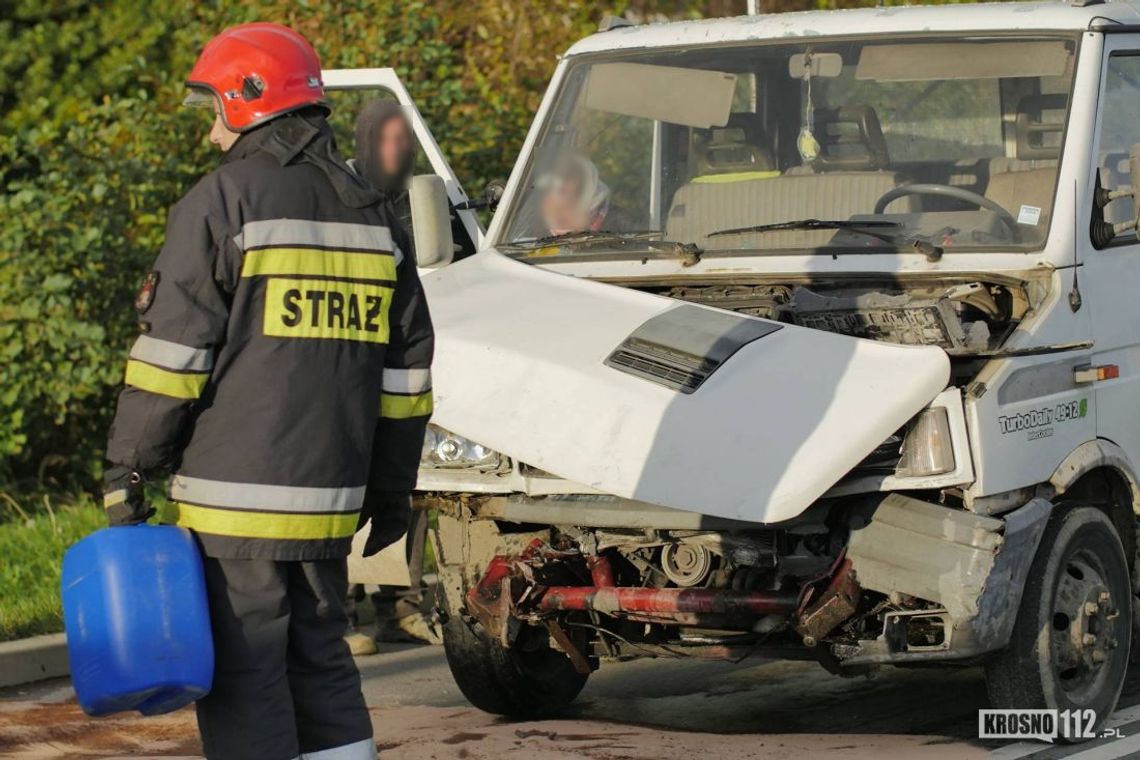 KROSNO: Kierowcę oślepiły promienie słoneczne. Najechał na passata