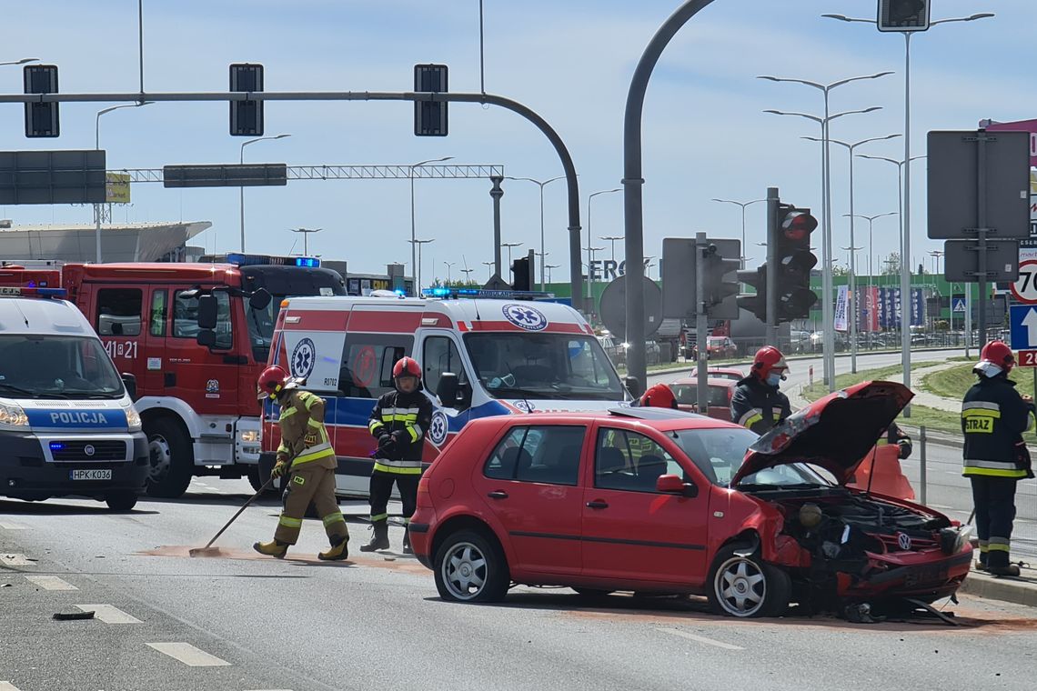 KROSNO: Kierujący Volkswagenem wjechał w barierki na ulicy Podkarpackiej