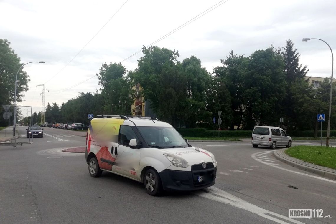 KROSNO: Kolejna kolizja na rondzie u zbiegu Sikorskiego/Hallera/Wieniawskiego