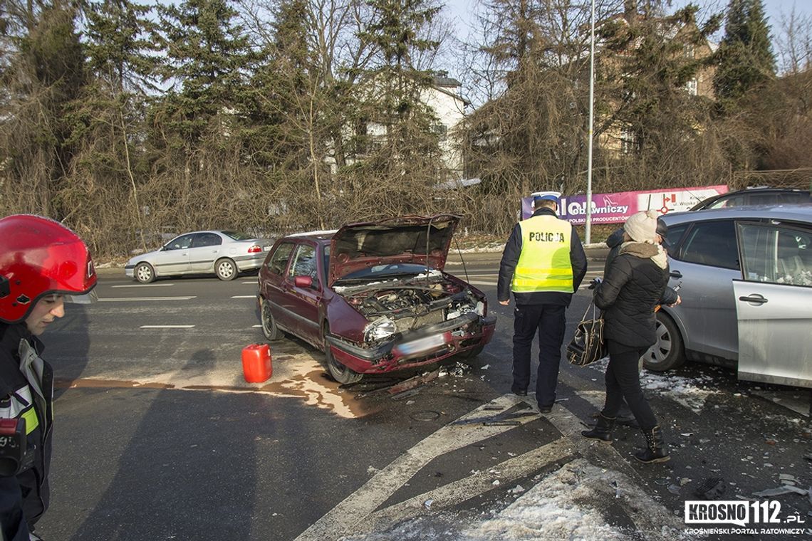 KROSNO: Kolejna przedświąteczna kolizja przy markecie