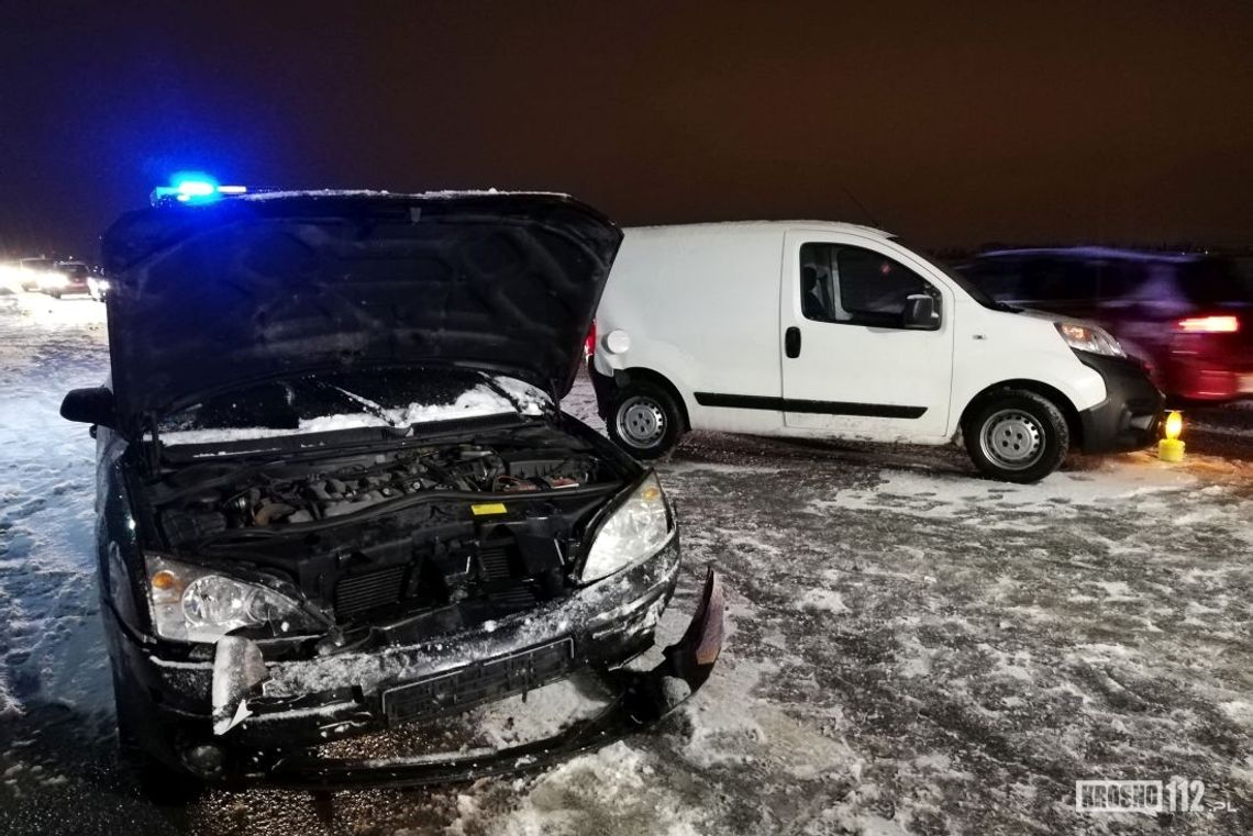 KROSNO: Kolejne zderzenie samochodów na zaśnieżonych drogach