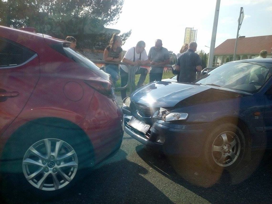 KROSNO: Kolizja 3 pojazdów na obwodnicy