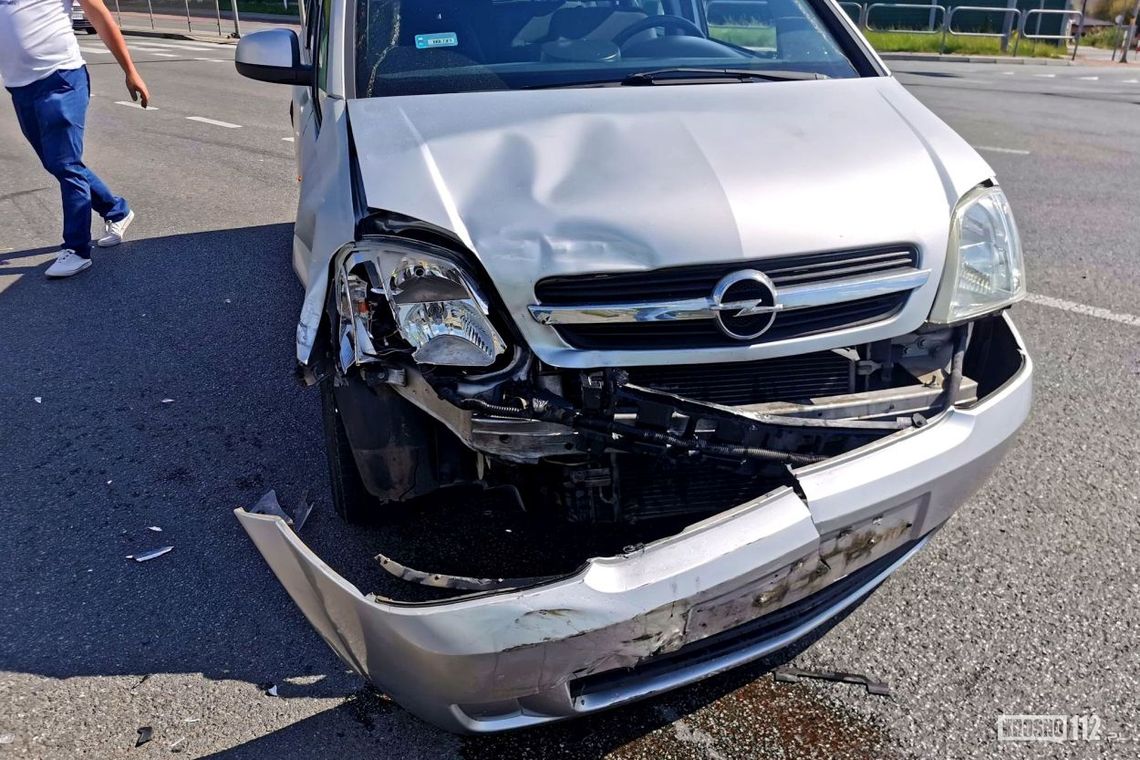 ? Krosno. Kolizja BMW i Opla na newralgicznym skrzyżowaniu