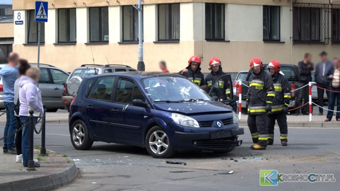 Krosno: Kolizja przy Biedronce, majonez rozbił się na szybie