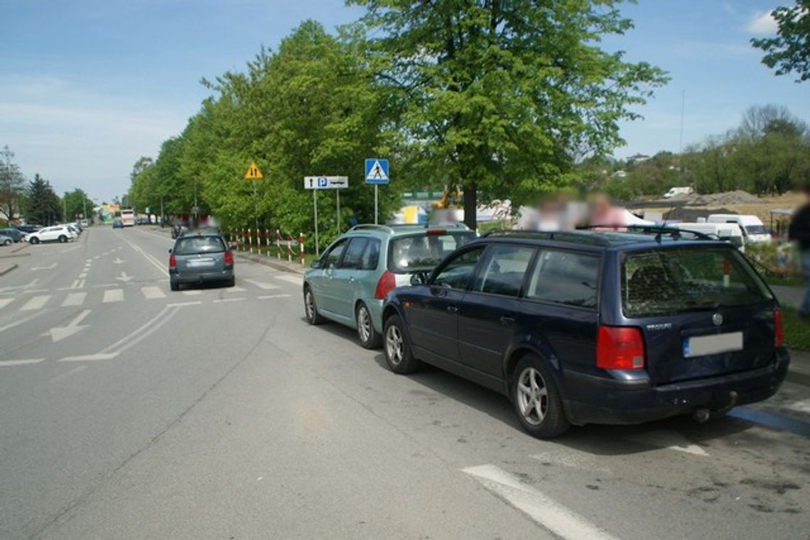 KROSNO: Kolizja trzech samochodów przy targowicy