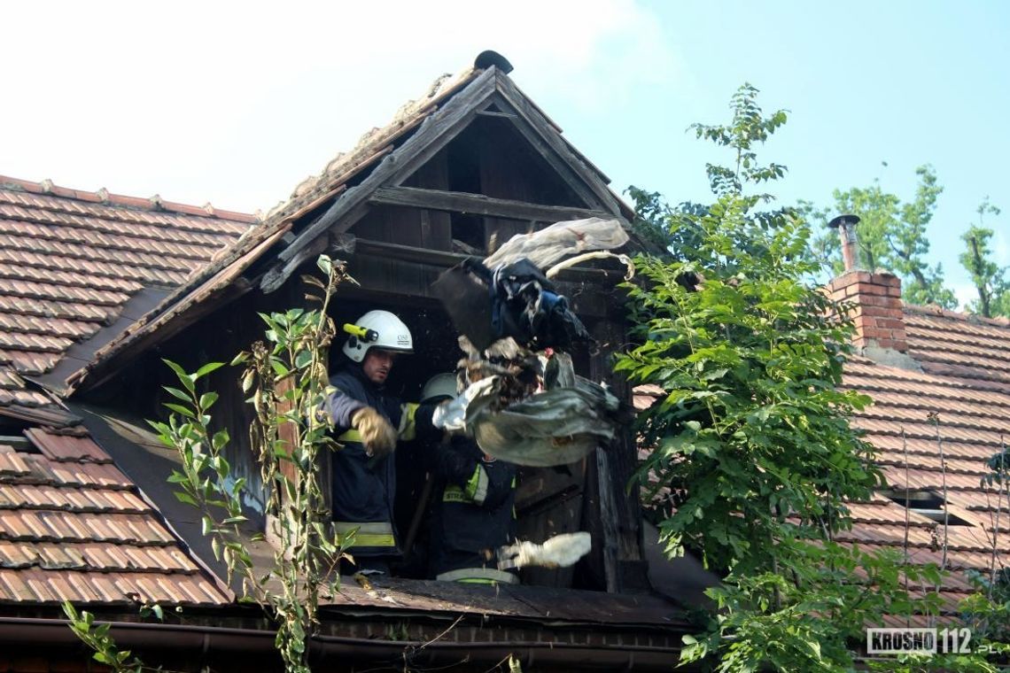 KROSNO: Ktoś podpalił wersalkę. Zaczął palić się cały budynek