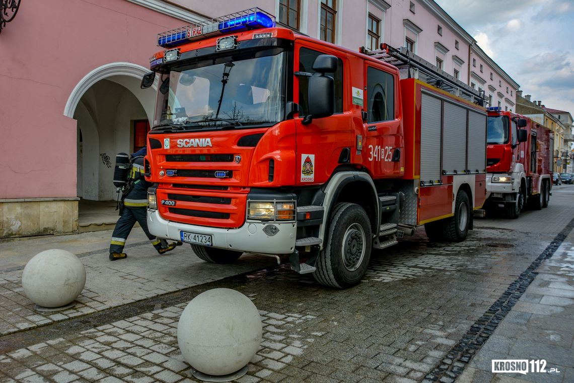 KROSNO: Kule zablokowały strażaków. Opóźniła się akcja gaśnicza