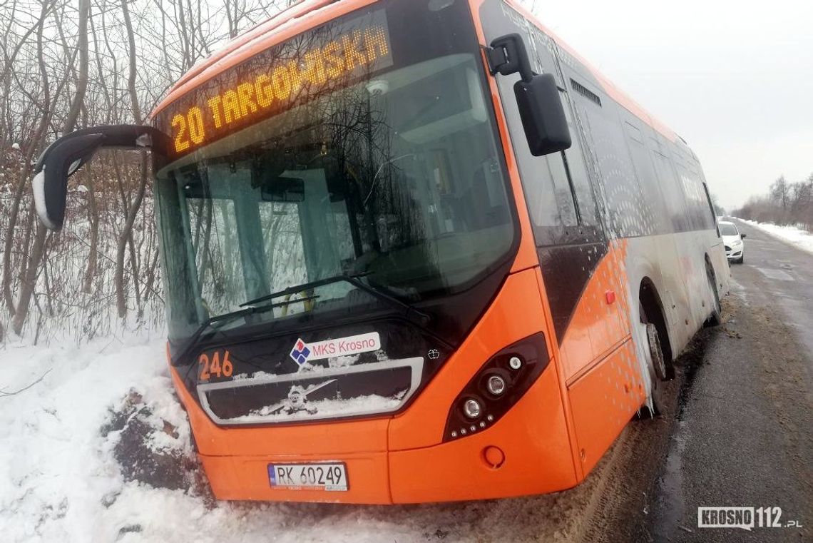 KROSNO: Kursowy autobus zjechał z drogi. Złe warunki na drogach!