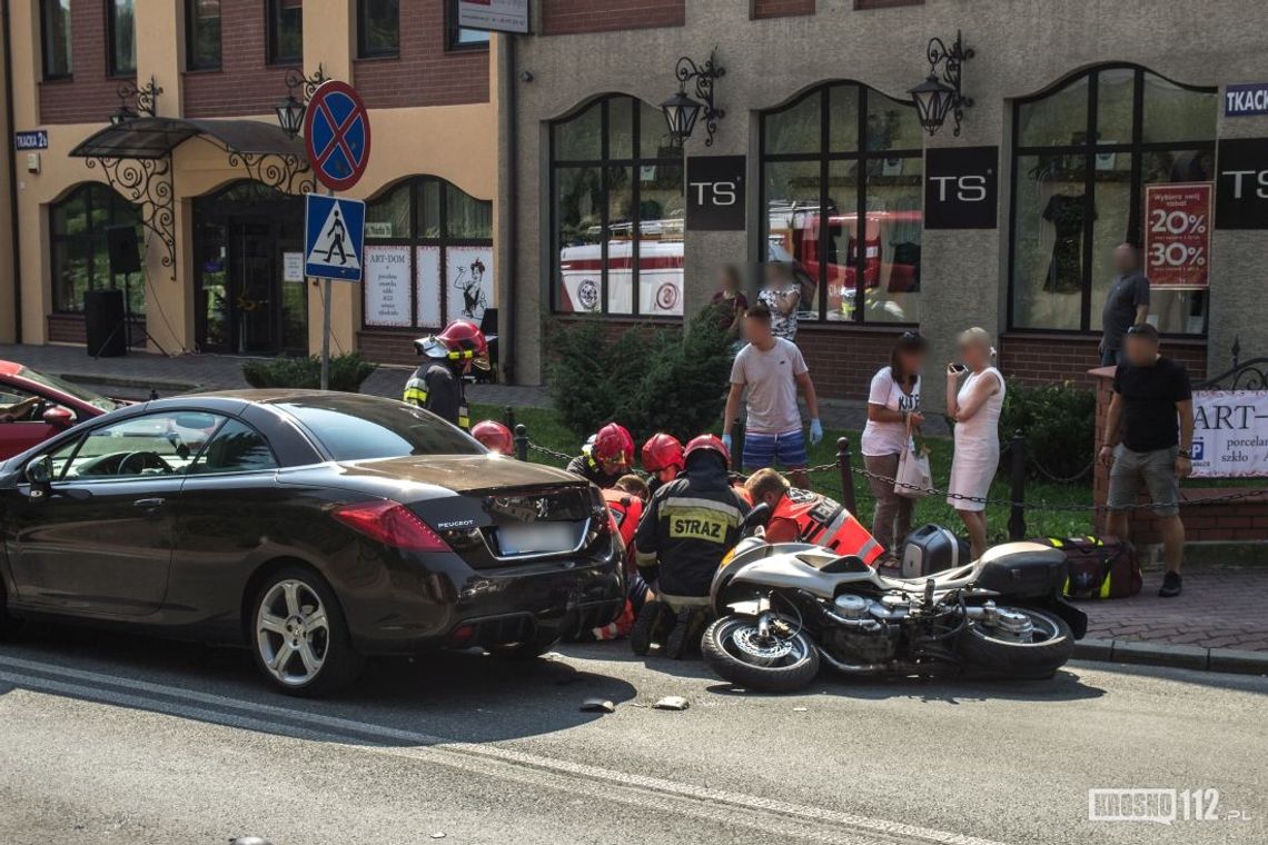 KROSNO: Motocyklista najechał na Peugeota