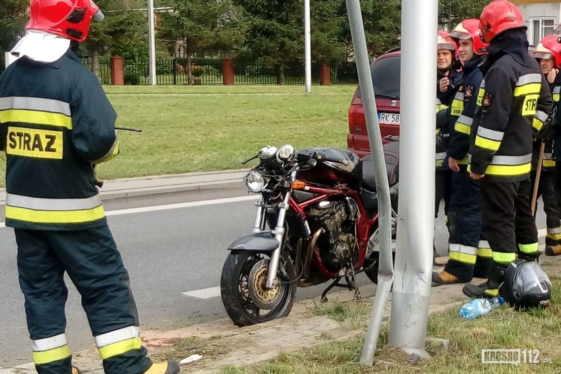 KROSNO: Motocyklista wjechał w latarnię