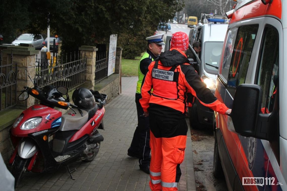 KROSNO: Motorowerzysta wjechał w Poloneza