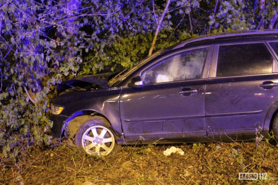 KROSNO: Nocny wypadek na rondzie Niezapominajki
