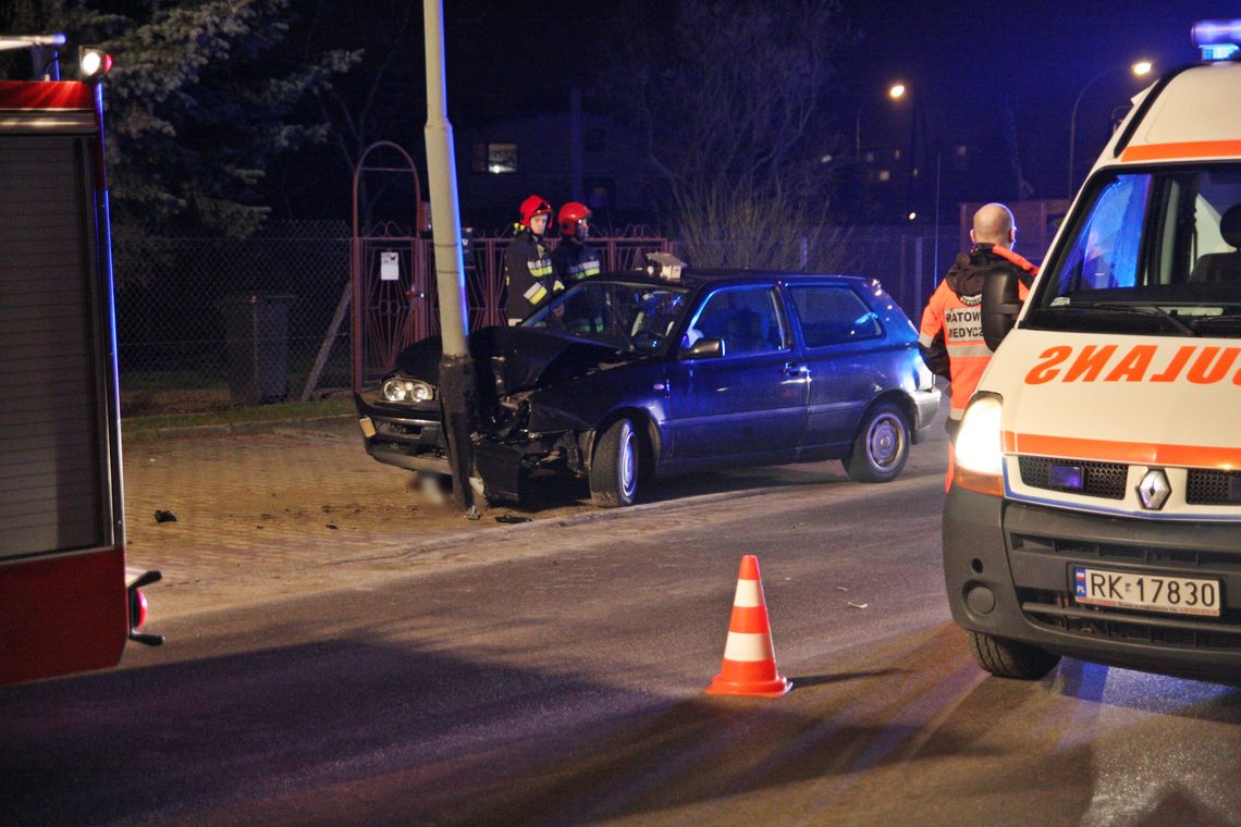 Krosno: Osobówka zatrzymała się na latarni