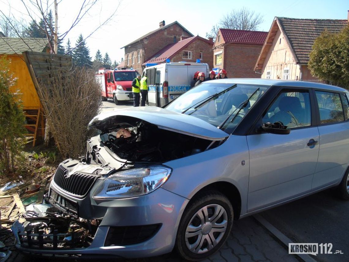 Krosno: Otarł się o "L-kę" i wjechał w budynek