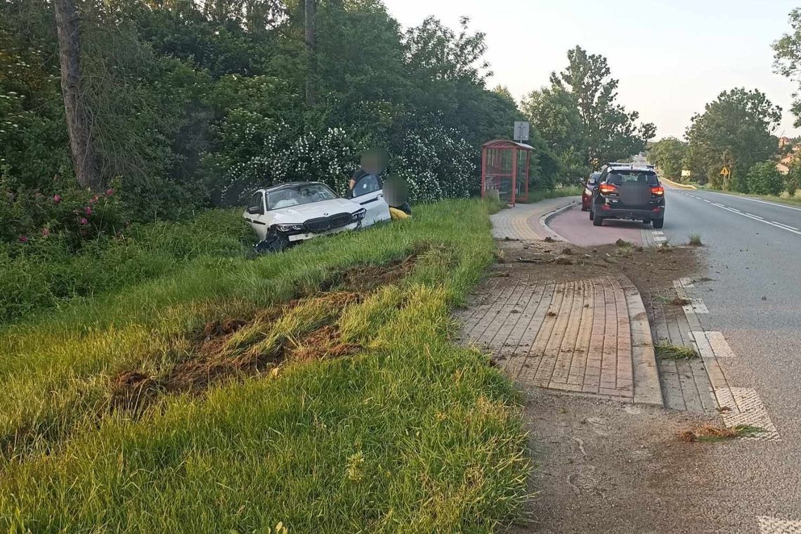 Krosno. Poranna kolizja samochodu osobowego na ul. Bieszczadzkiej