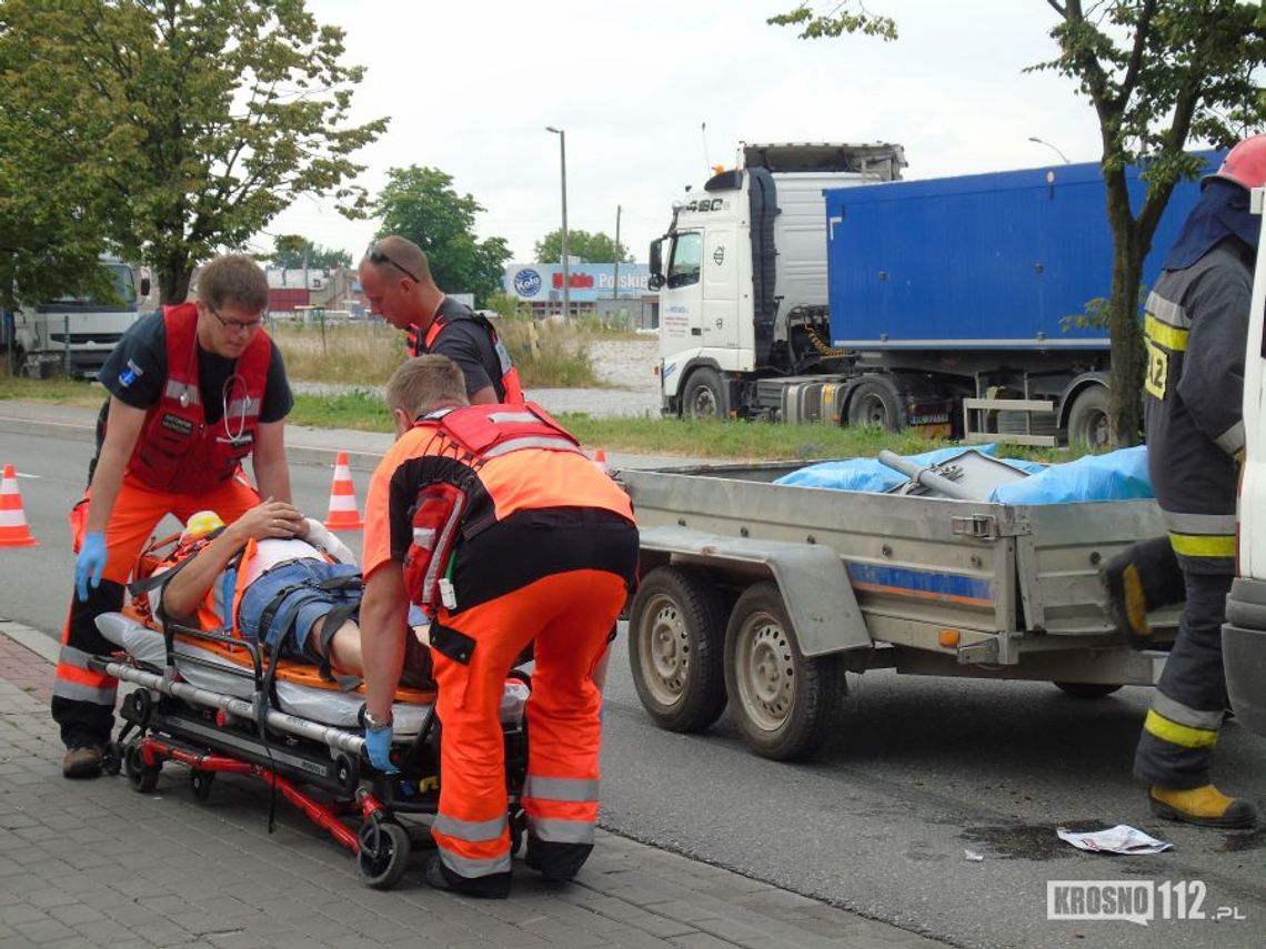 Krosno: Poranna kraksa na Lniarskiej. Dwie osoby trafiło do szpitala