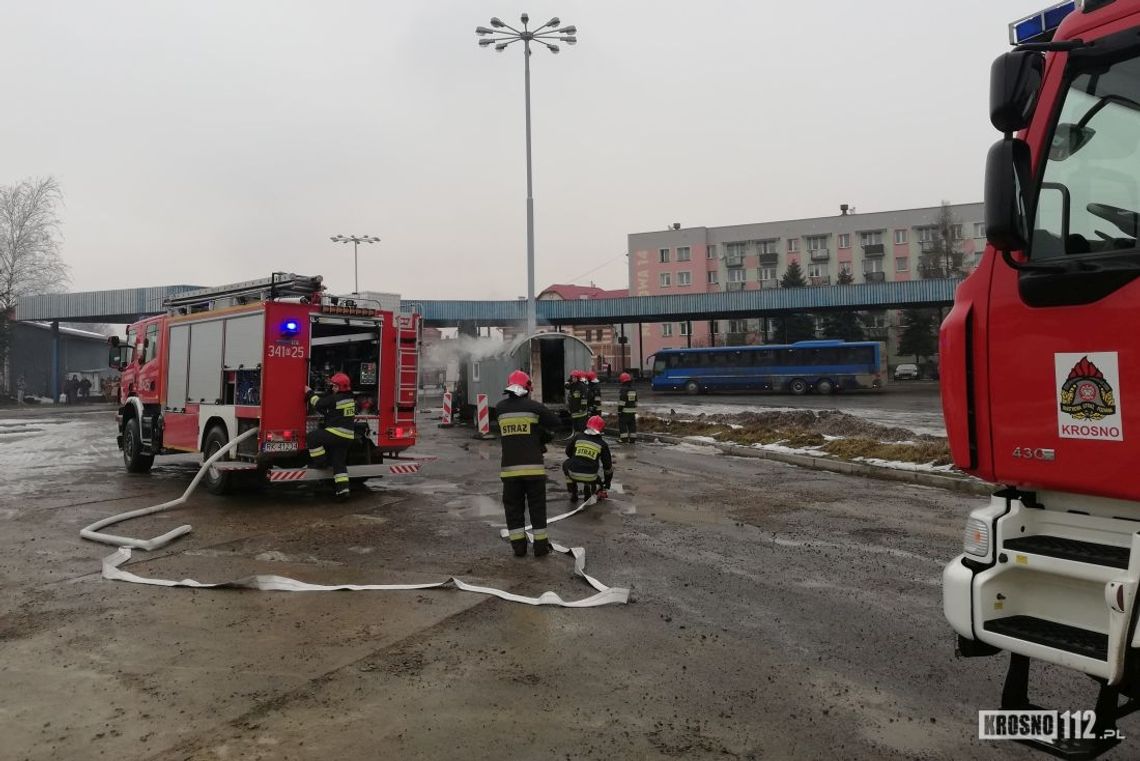 KROSNO: Pożar baraku na środku dworca autobusowego