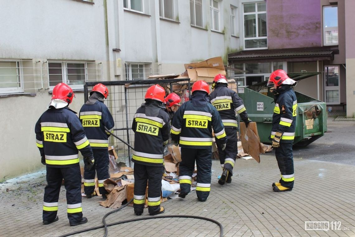 KROSNO: Pożar kontenera z tekturami przy szpitalu