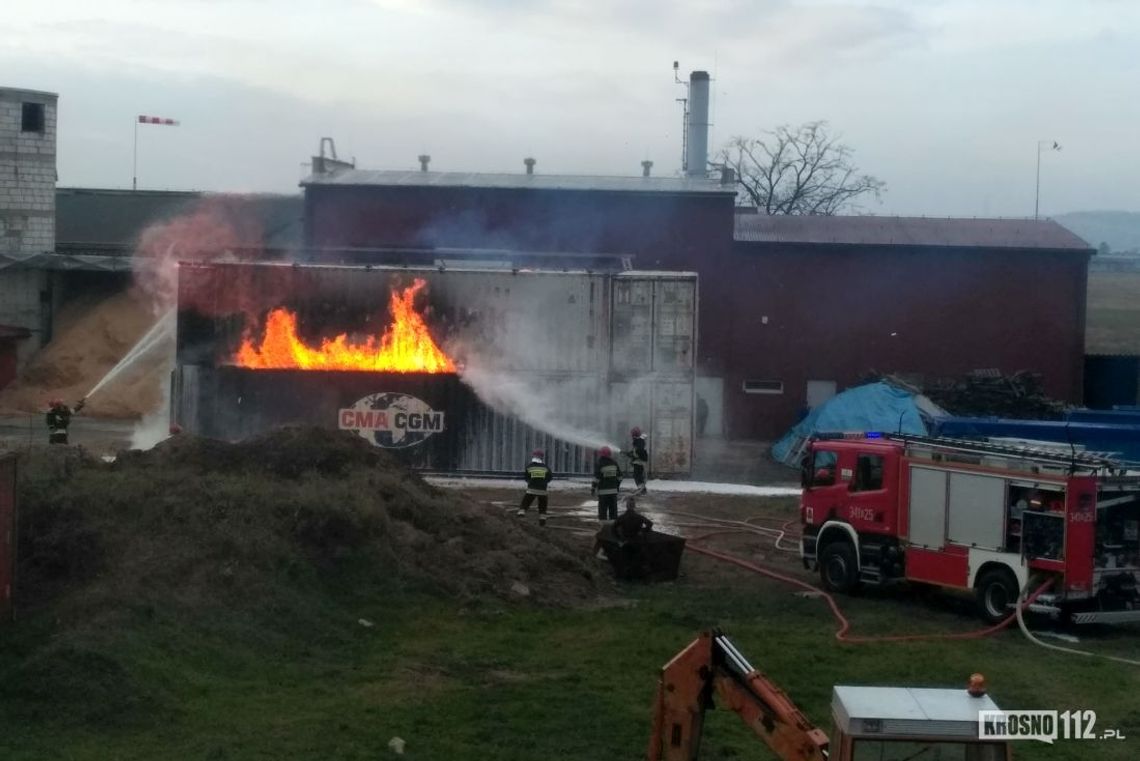 KROSNO: Pożar kontenerów w jednej z firm przy ul. Żwirki i Wigury
