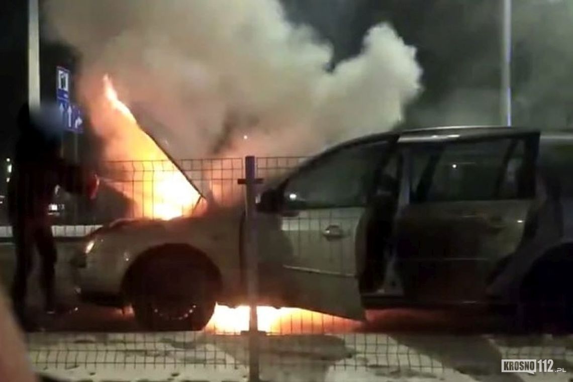 ? Krosno: Pożar samochodu i zablokowany przejazd przez DK28