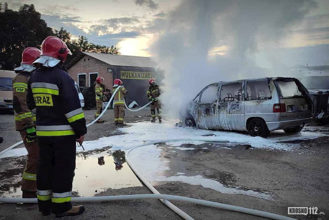 Krosno. Pożar samochodu przy Mięsowicza