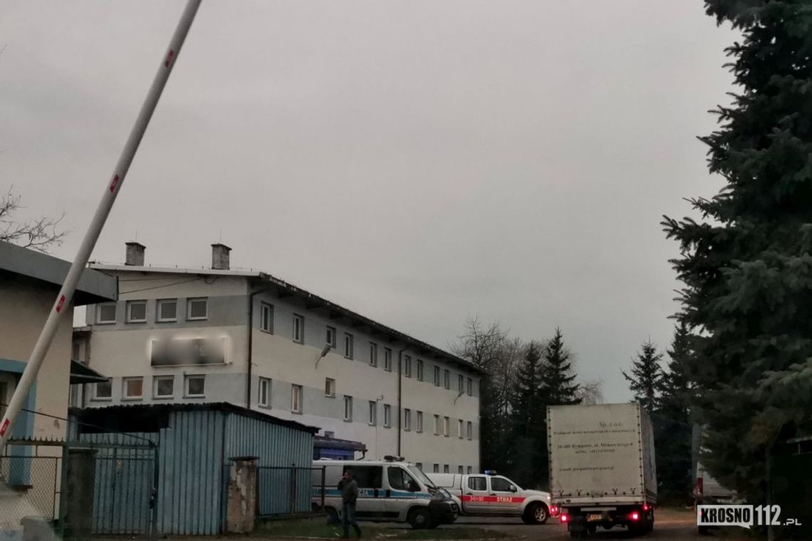 KROSNO: Pożar w jednej z hal. Ogień przeniósł się na dach