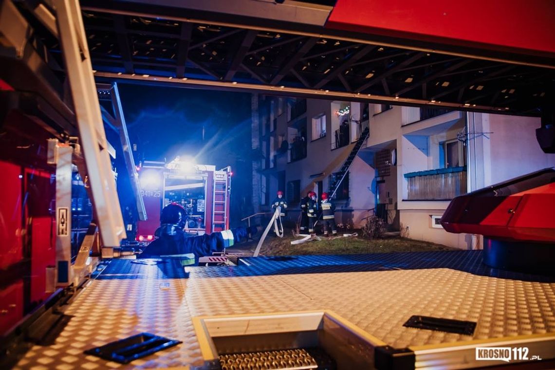 KROSNO: Pożar w jednym z mieszkań bloku przy Magurów