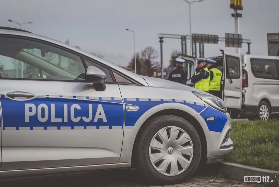 Krosno. Próbował wyjechać z parkingu. Zasnął za kierownicą, bo był pijany