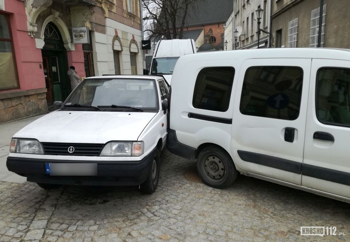 KROSNO: Renault bez kierowcy wjechało w Poloneza