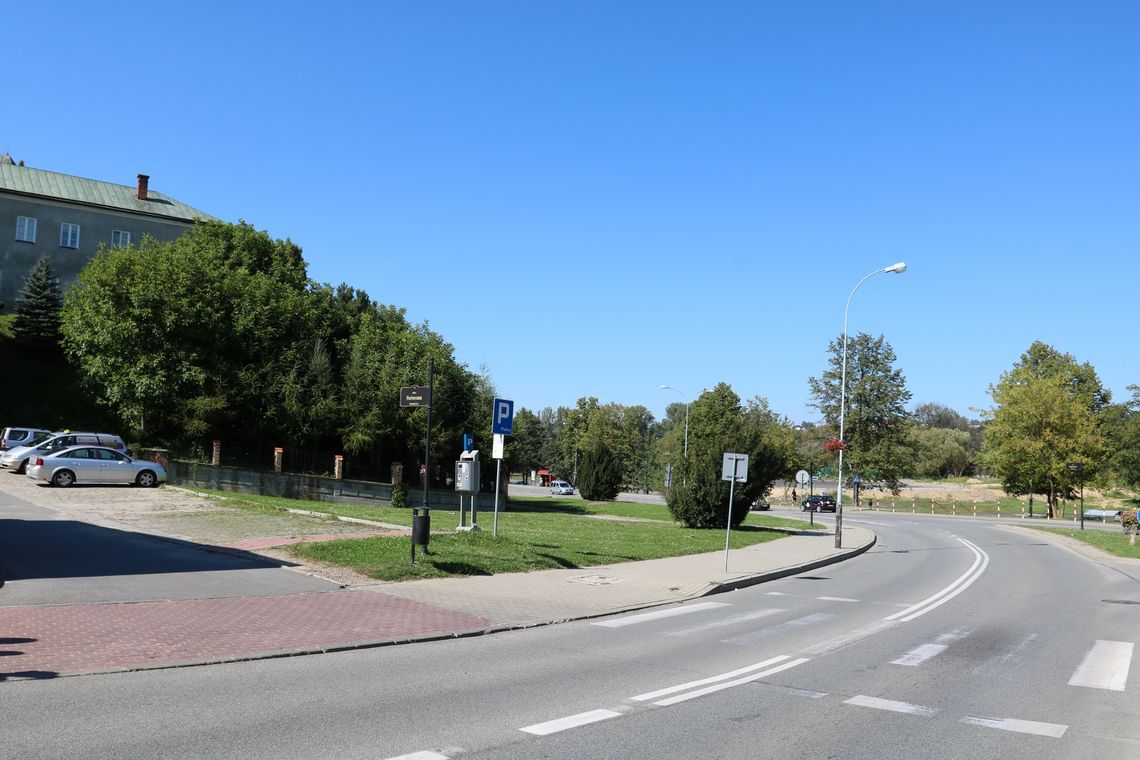 KROSNO: Rusza budowa nowego parkingu i schodów