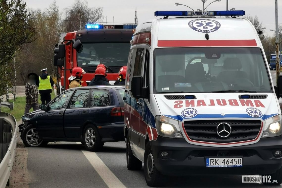 KROSNO: Stracił panowanie nad pojazdem i uderzył w barierki