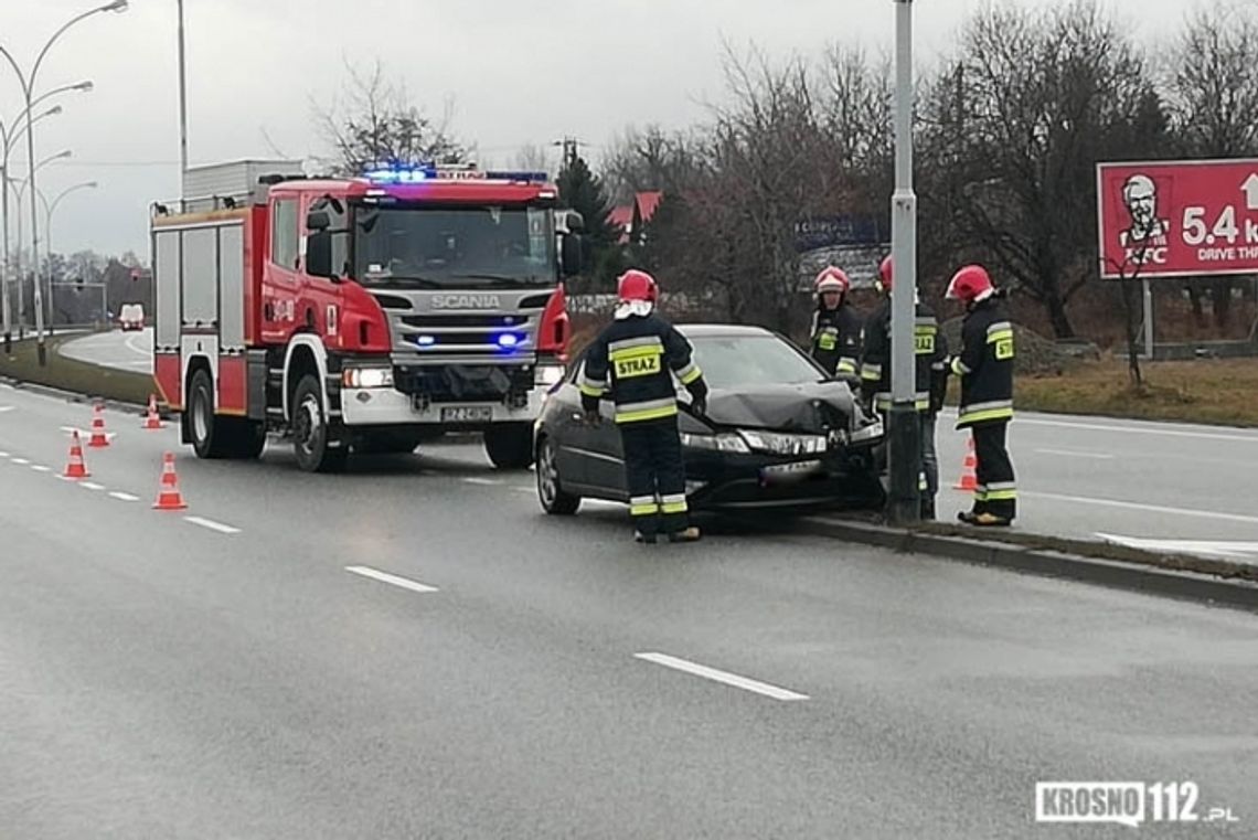 KROSNO: Stracił panowanie nad pojazdem i uderzył w latarnię