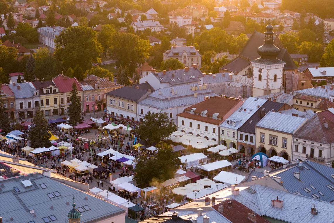 Krosno świętuje. Program koncertów, spacerów, wystaw i spotkań w całym mieście Krosno świętuje. Program koncertów, spacerów, wystaw i spotkań w całym mieście