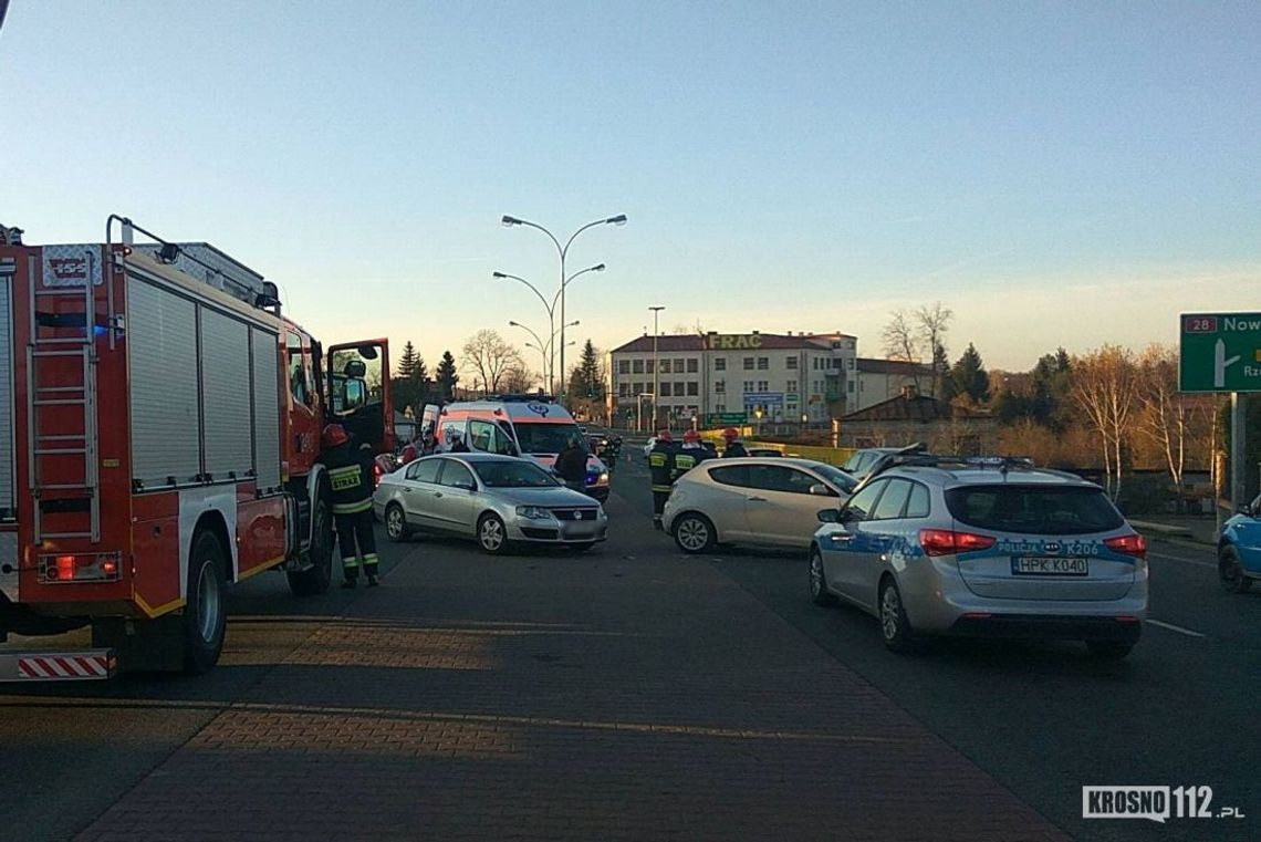KROSNO: Trzy samochody zderzyły się na Al. Jana Pawła II