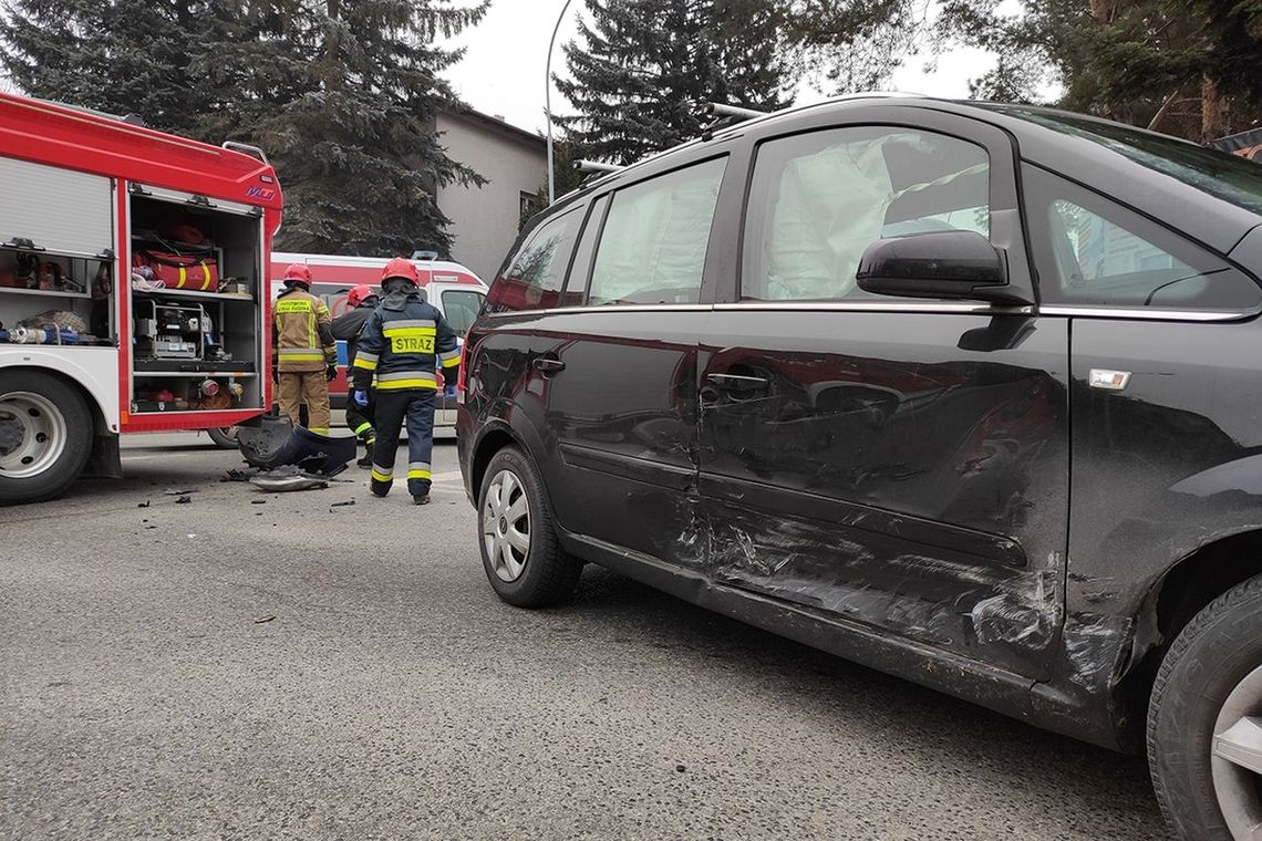 ? Krosno. Wjechał na czerwonym na skrzyżowanie. Doprowadził do kolizji