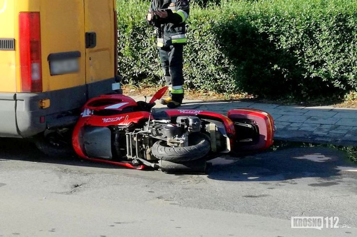 KROSNO: Wjechał skuterem w dostawczego busa