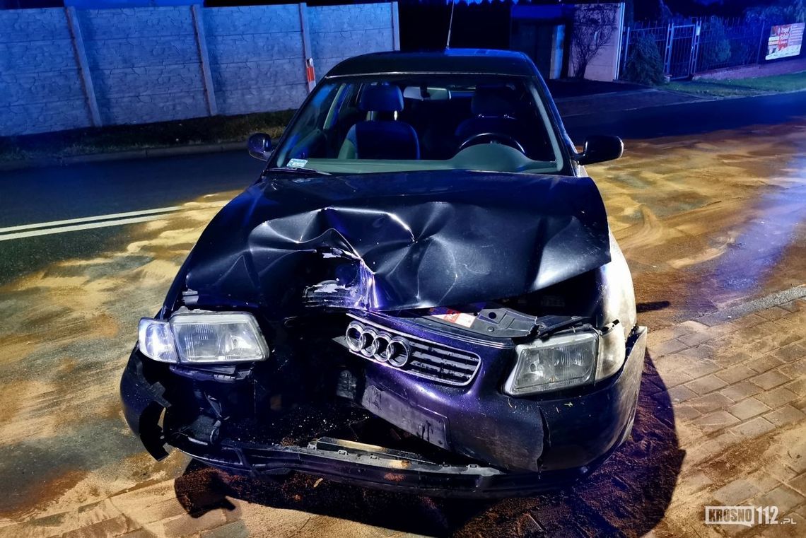 ? Krosno: Wjechała audi w słup oświetleniowy