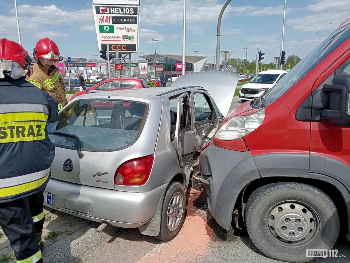 Krosno. Wjechała pod prąd. Zderzenie samochodów na Bieszczadzkiej