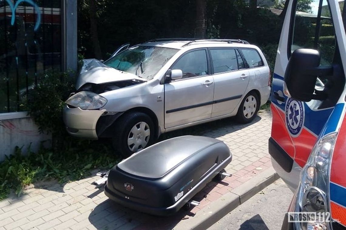 KROSNO: Wjechali w ścianę dźwiękoszczelną na ul. Konopnickiej