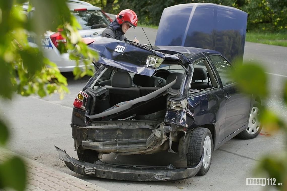 KROSNO: Wyjeżdżał z parkingu przy cmentarzu. Uderzył w niego Volkswagen